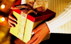 Bộ Công an cấm chúc Tết, tặng quà cấp trên